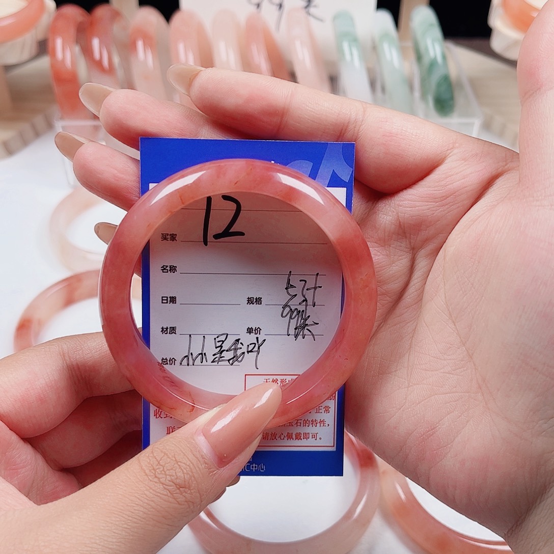 小****石英质玉未镶嵌手镯