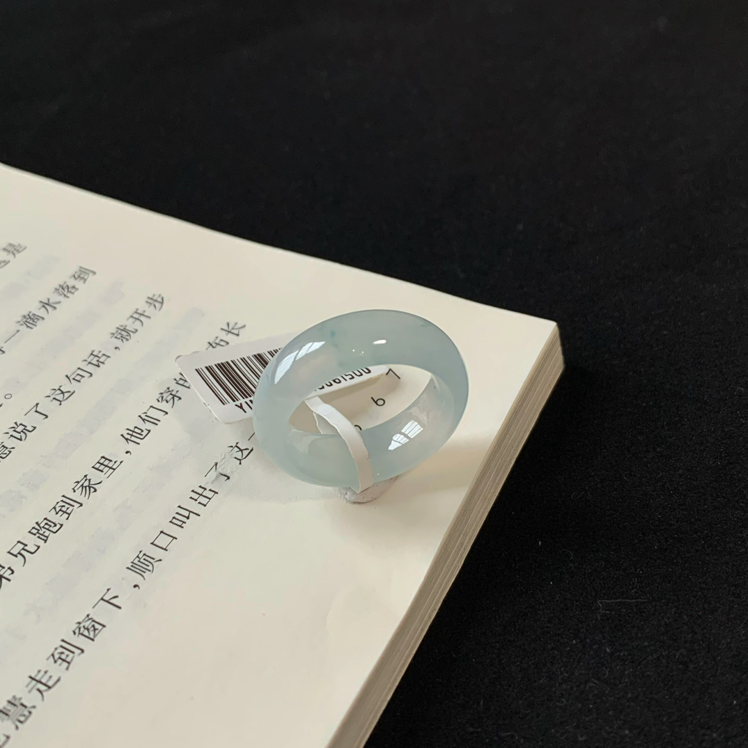 缅甸天然a货翡翠水润冰糯飘花宽版戒圈
