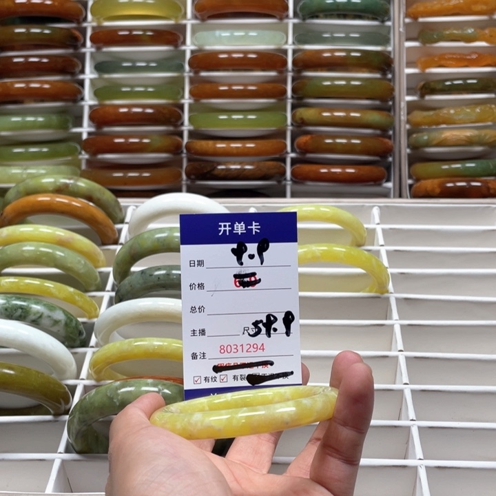 蛇纹石玉手镯未镶嵌薇**筝