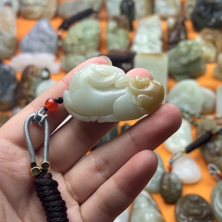 和田玉（糖玉）颈饰未镶嵌