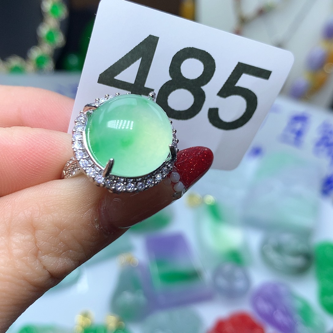 翡翠吊坠(赠链)未镶嵌