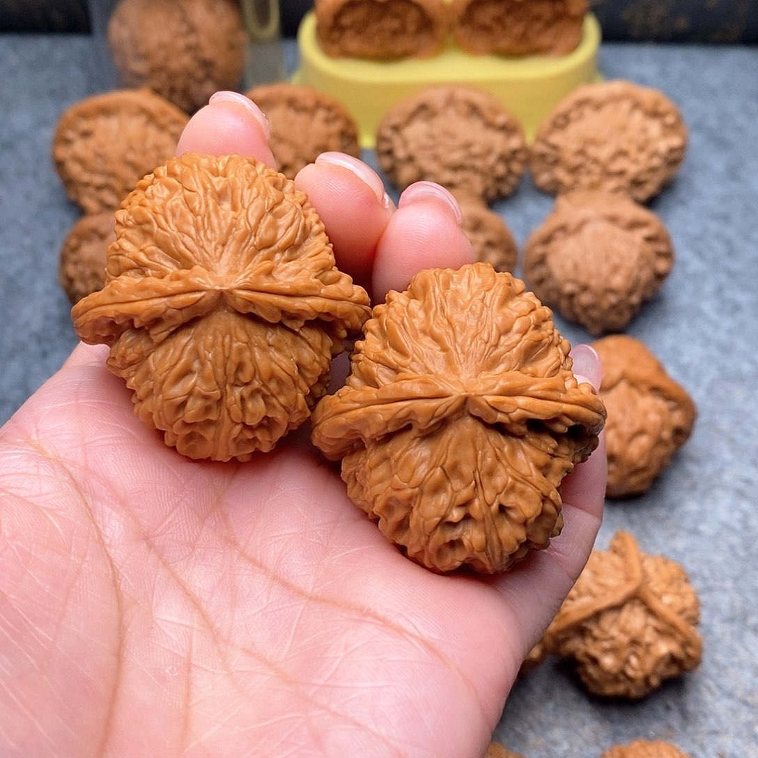 文玩核桃把件精品三角白41.5全品