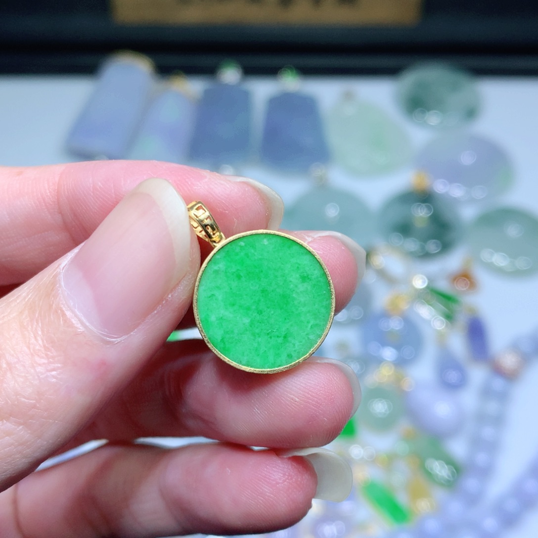 翡翠吊坠(不含链)18K金镶嵌