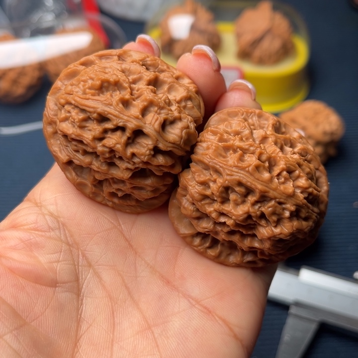 冷***秋文玩核桃吊坠43南疆石全品