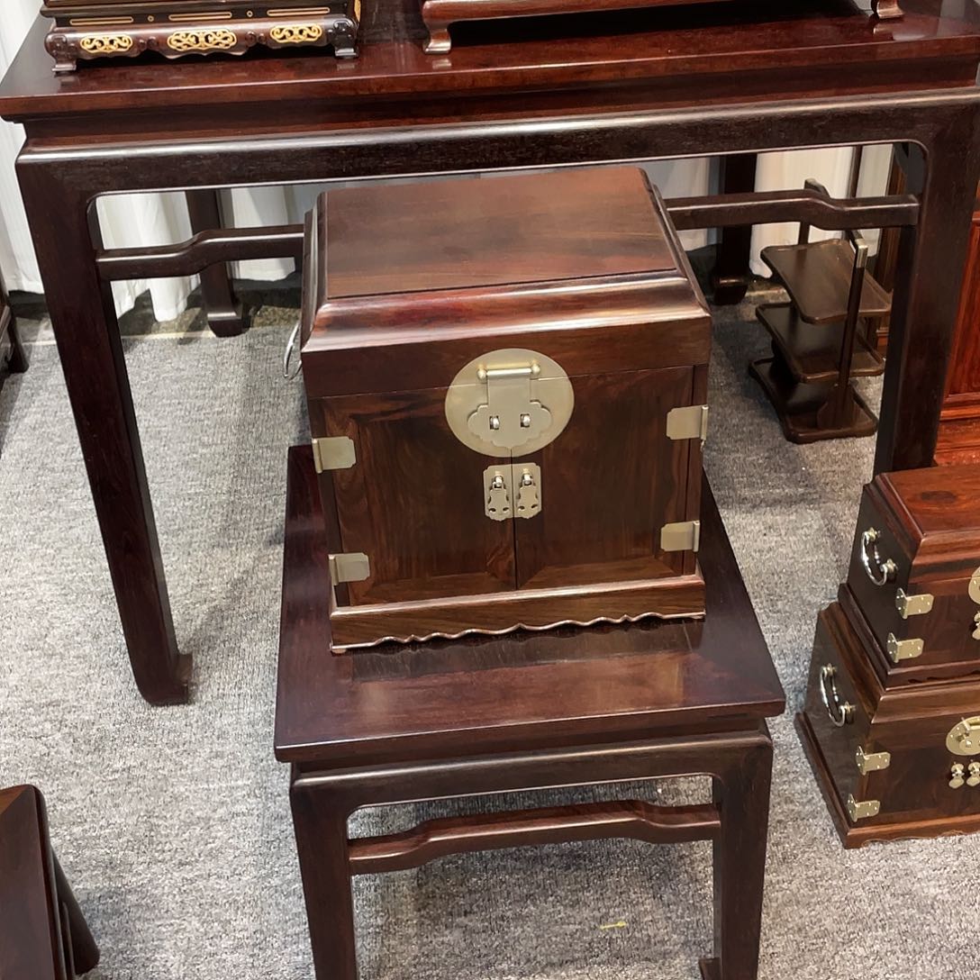 红酸枝木类成套家具