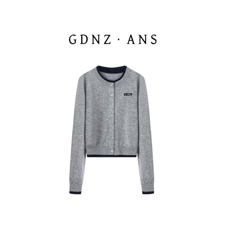 【艾家商场专享】女装2025冬季新款时尚拼接圆领毛衫4146