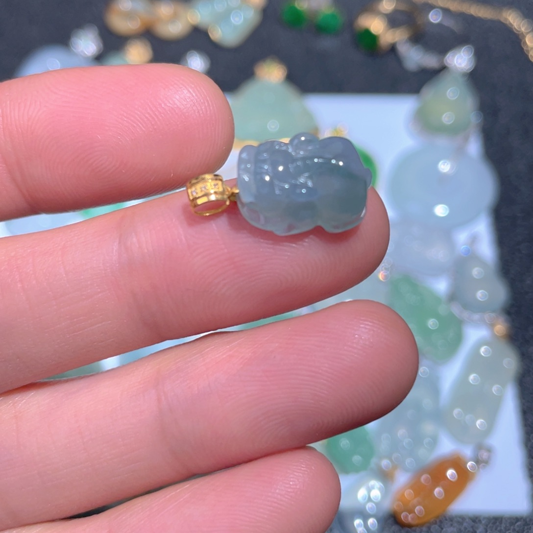 翡翠颈饰18K金镶嵌翡翠