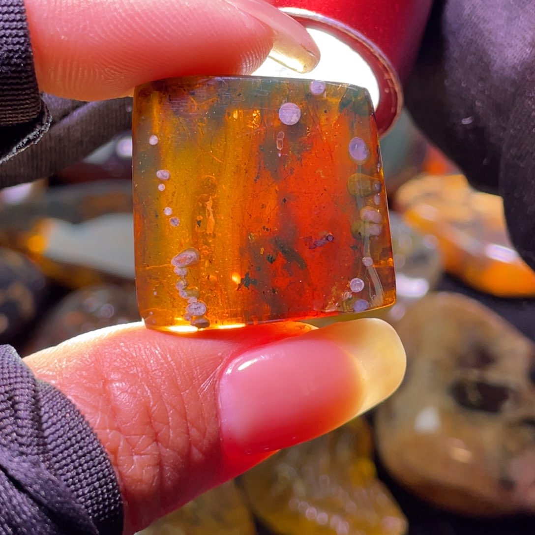 未镶嵌琥珀裸石？