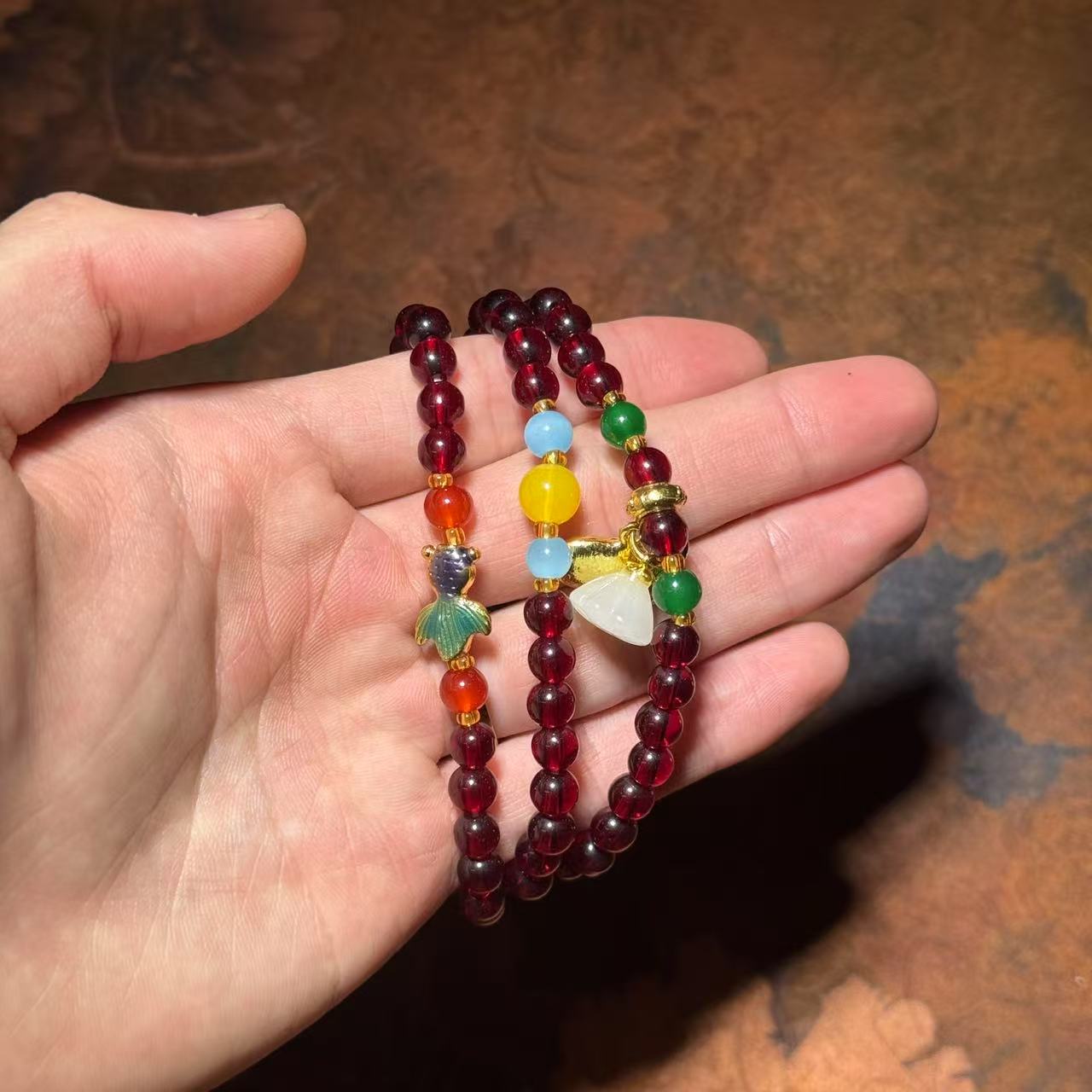 石榴石+金鱼+莲花手链（无礼盒）K389