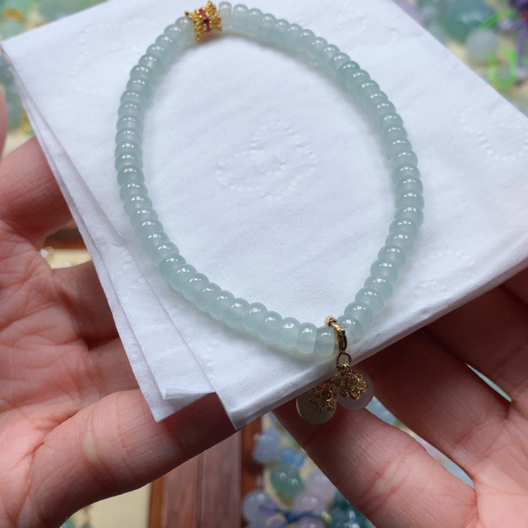 翡翠未镶嵌颈饰是