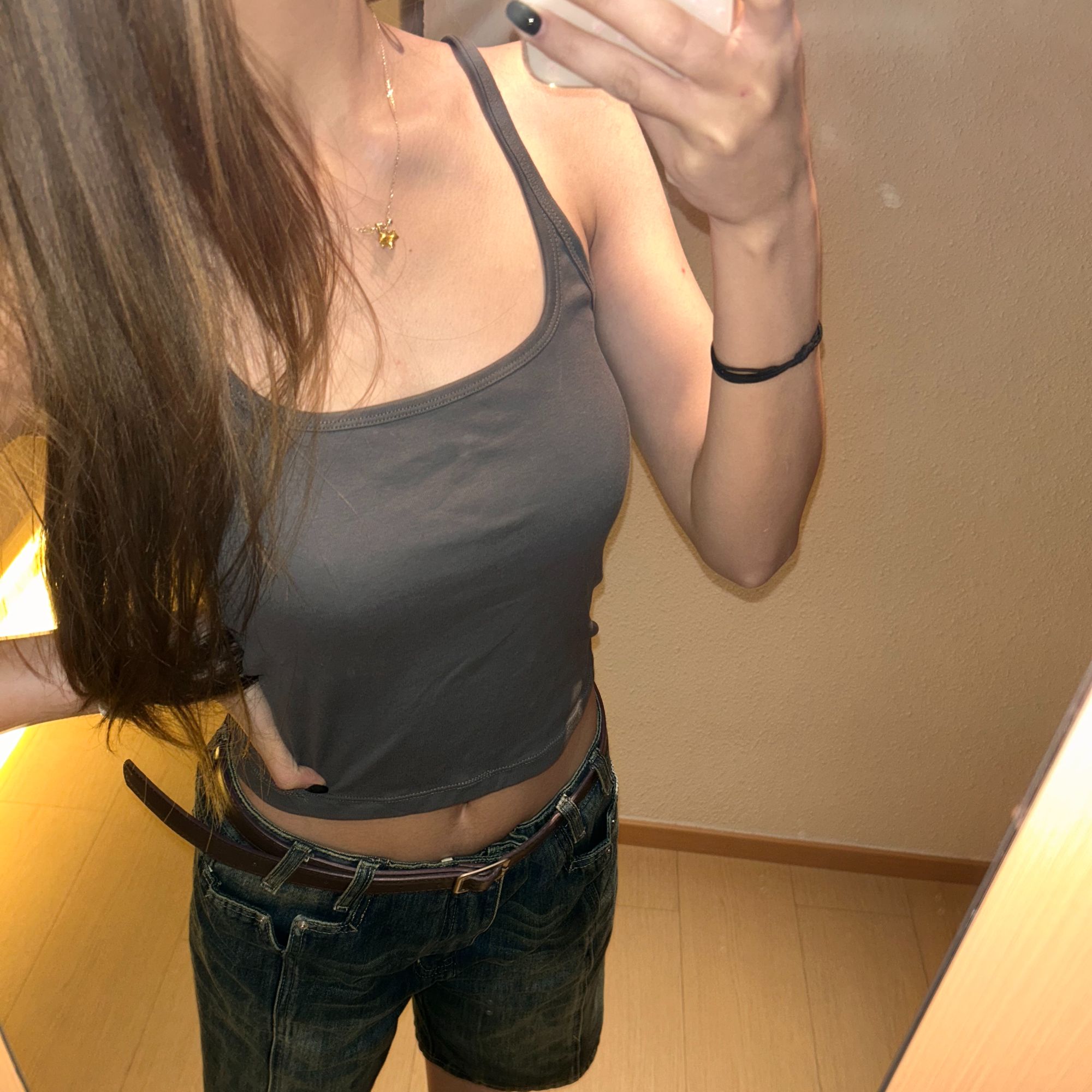 MO家夏季辣妹露背显瘦海边穿搭无袖带胸垫修身性感吊带百搭背心