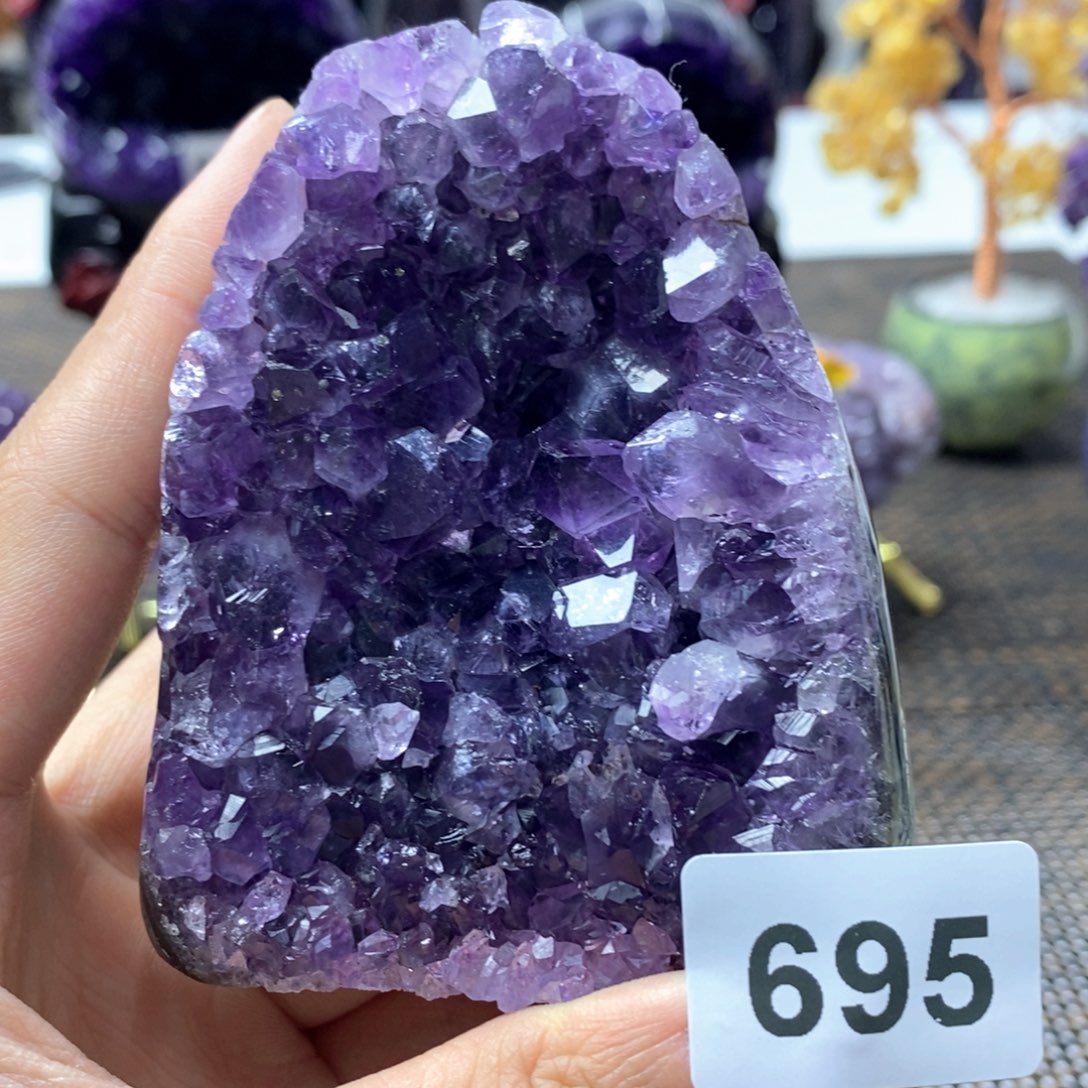 紫晶未镶嵌大型摆件（非配饰）
