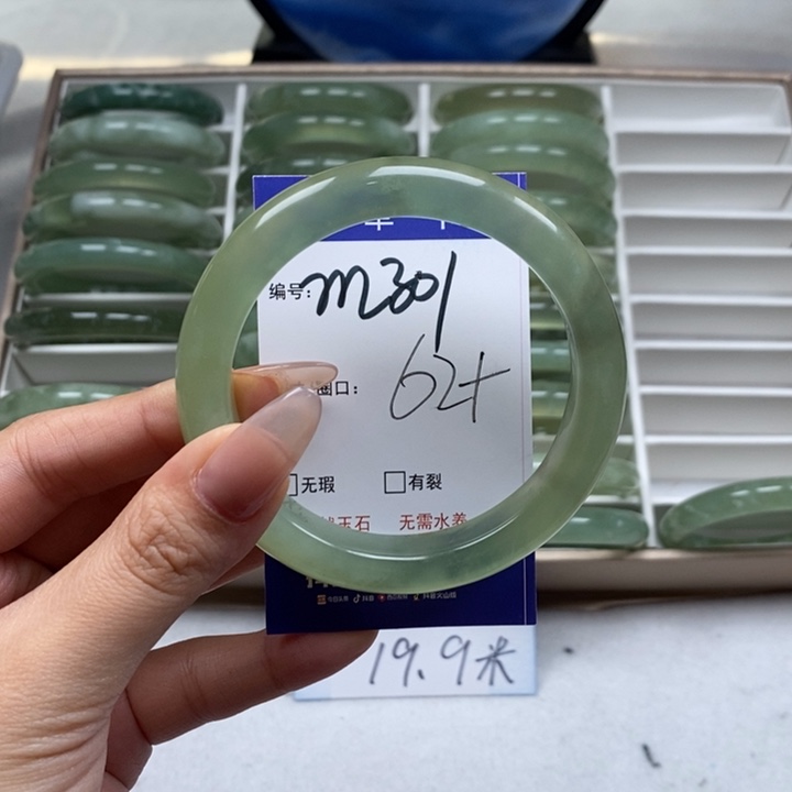 蛇纹石玉手镯未镶嵌高***蛋