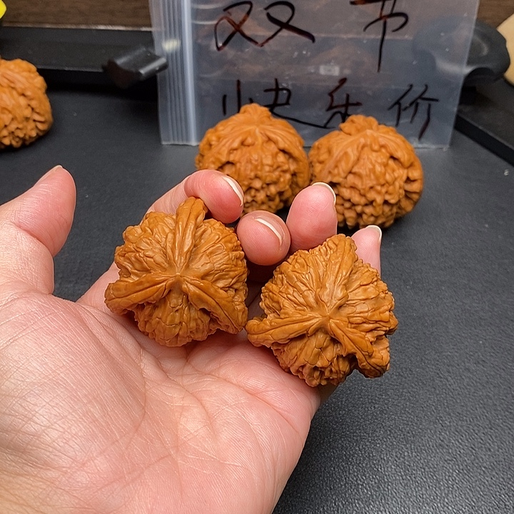 小***茗文玩核桃把件白奔