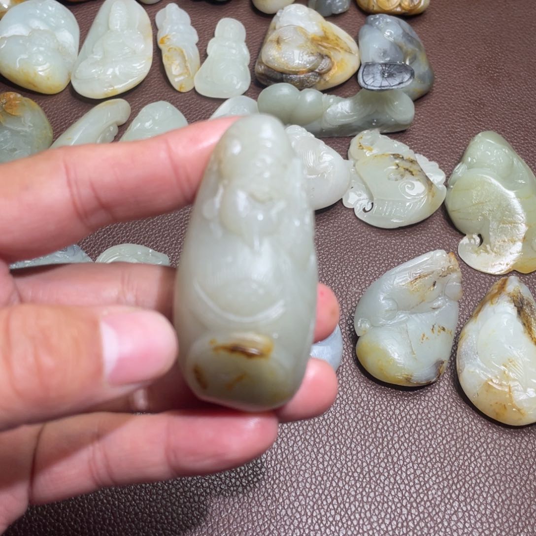 颈饰未镶嵌和田玉（糖玉）