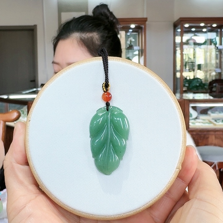 密玉（石英质玉）颈饰合金