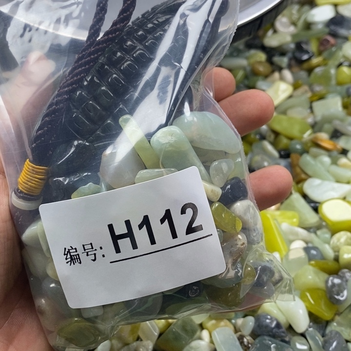 蛇纹石玉鱼缸石未镶嵌