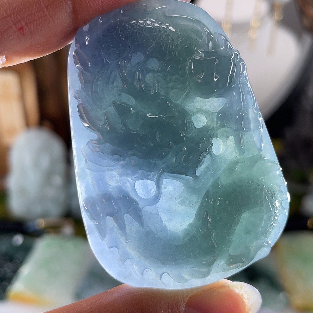 翡翠颈饰未镶嵌龙牌