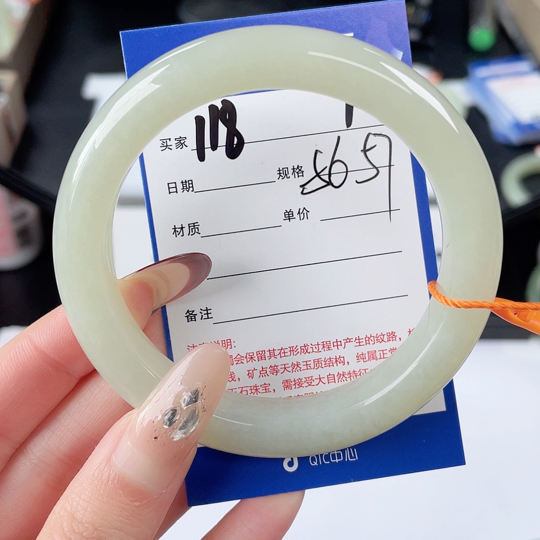 和田玉手镯未镶嵌