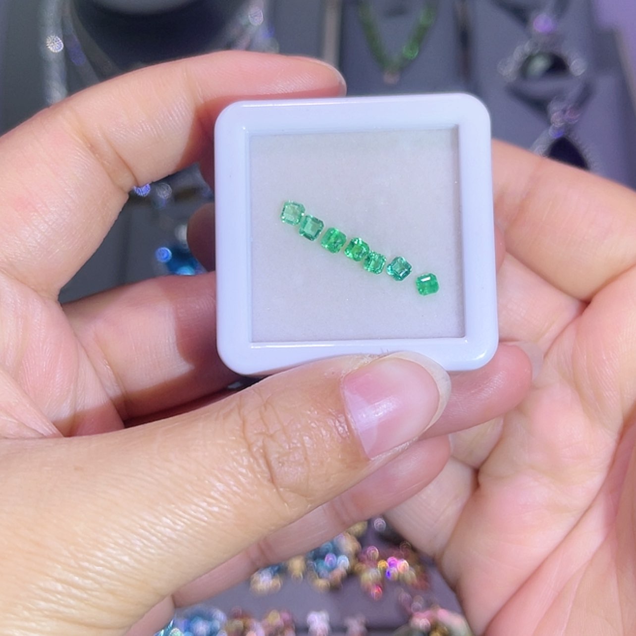 【闪购商品】祖母绿裸石未镶嵌兔**丁