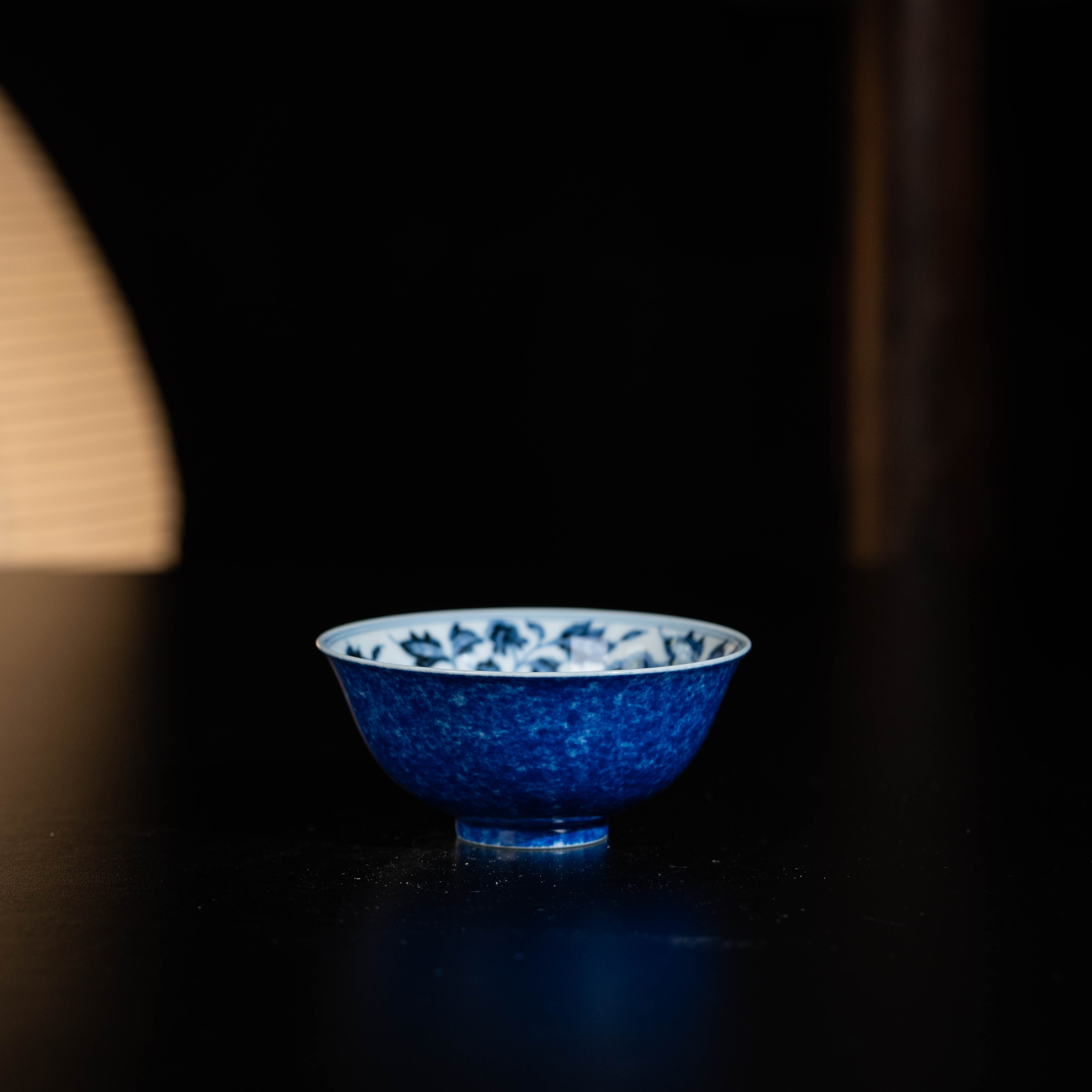  【逸古堂】外撒蓝内全满牡丹花宫碗 100cc 家用茶周边