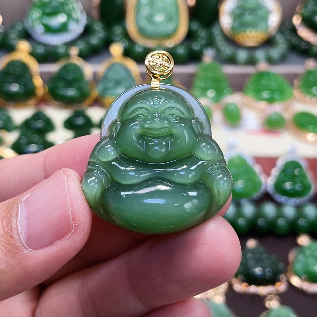 和田玉（碧玉）颈饰18K金镶嵌佛公33mm