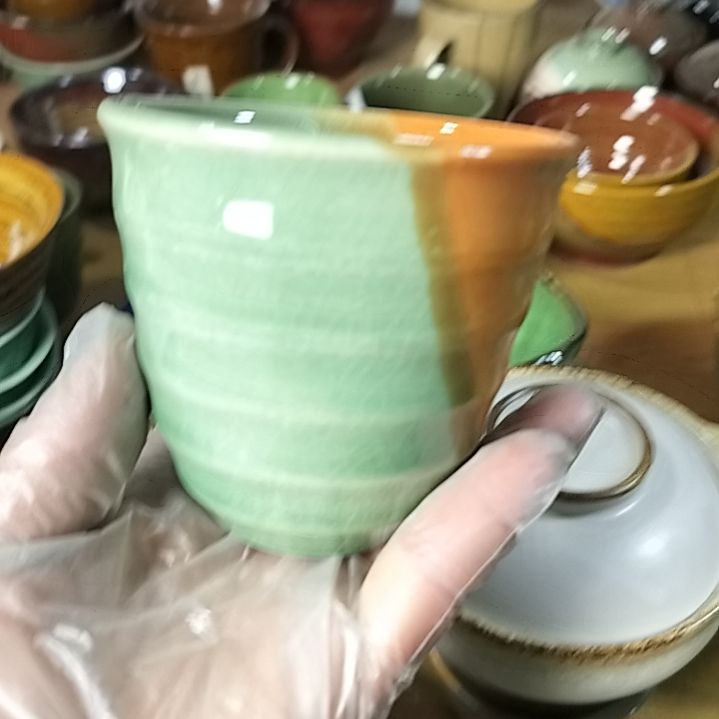 盘中**家瓷片陶瓷杯盘壶碗都有