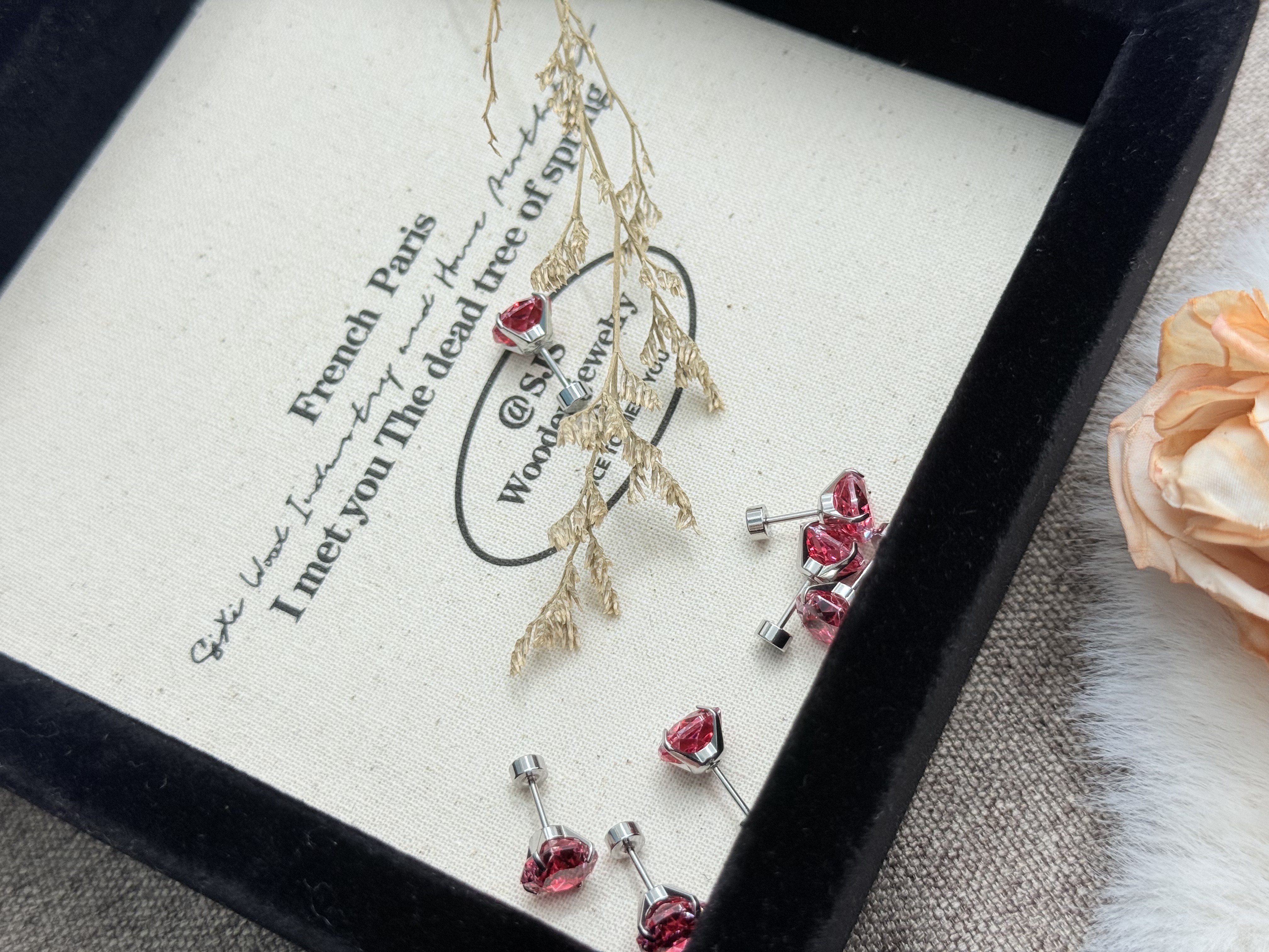 钛钢锆石耳饰 A241 红色夹心玫瑰切8mm耳骨钉耳钉耳蜗钉