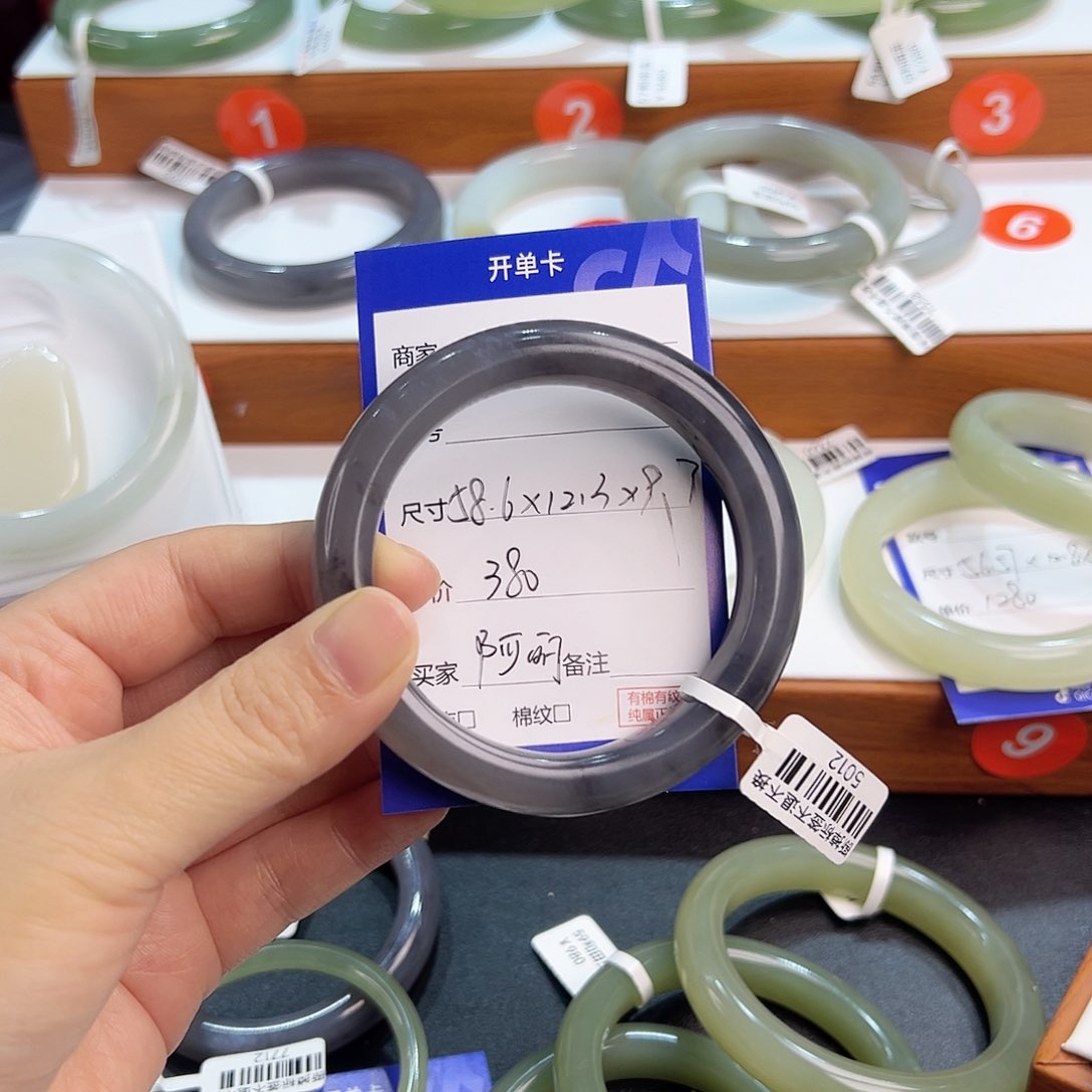未镶嵌手镯和田玉阿*