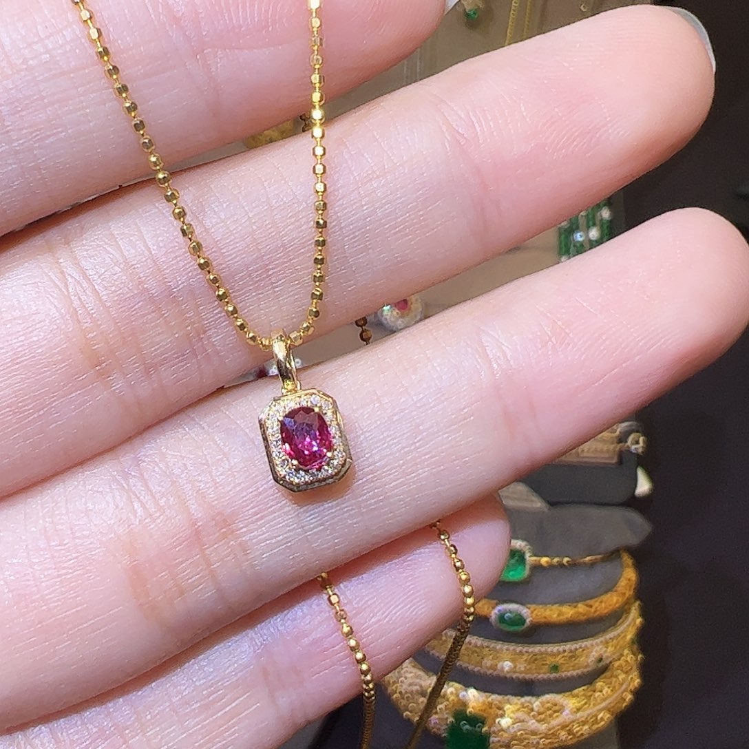 18K金镶嵌吊坠(赠链)红宝石