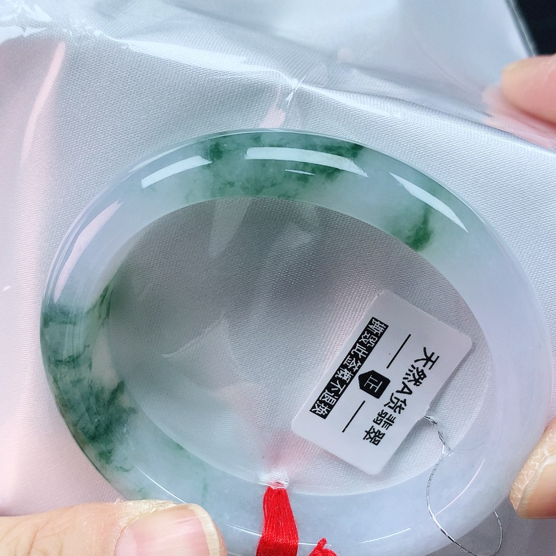 翡翠手镯未镶嵌54贵