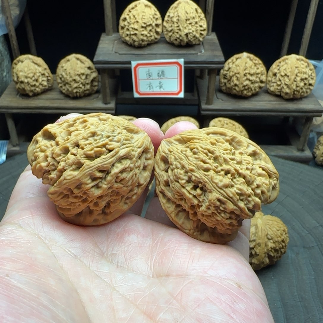 文玩核桃吊坠41  金鸡独立