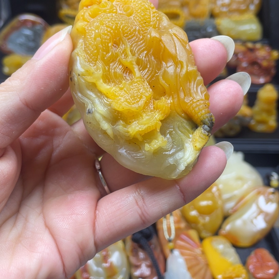 石英质玉（黄龙玉）未镶嵌吊坠(不含链)