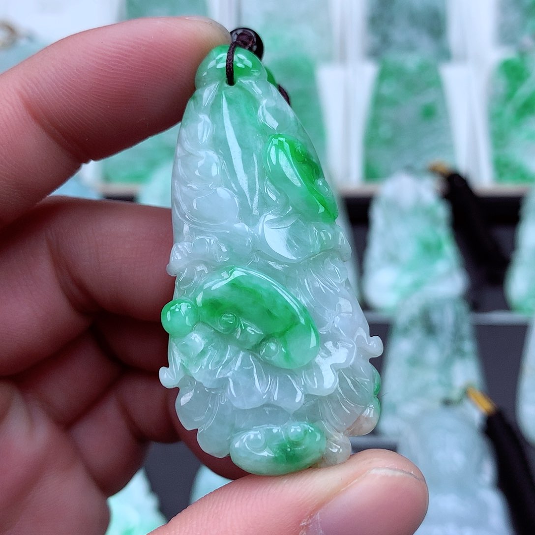 翡翠颈饰未镶嵌翡翠吊坠