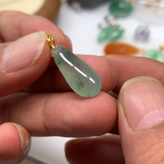 翡翠颈饰未镶嵌翡翠