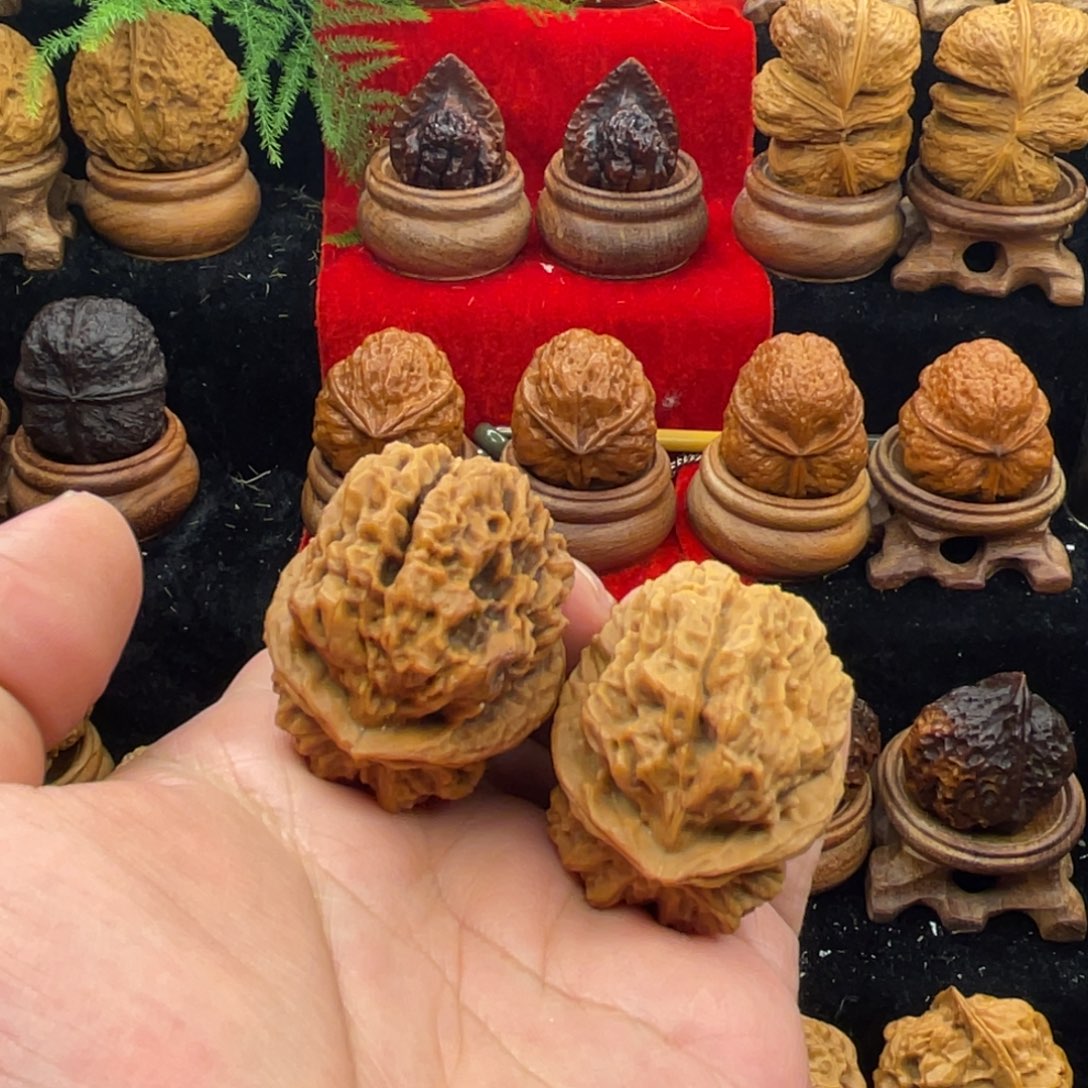 文玩核桃把件来****谢苍龙