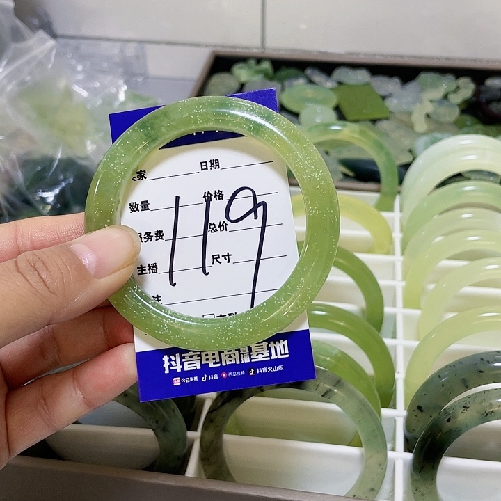 【闪购商品】未镶嵌蛇纹石玉手镯c*s