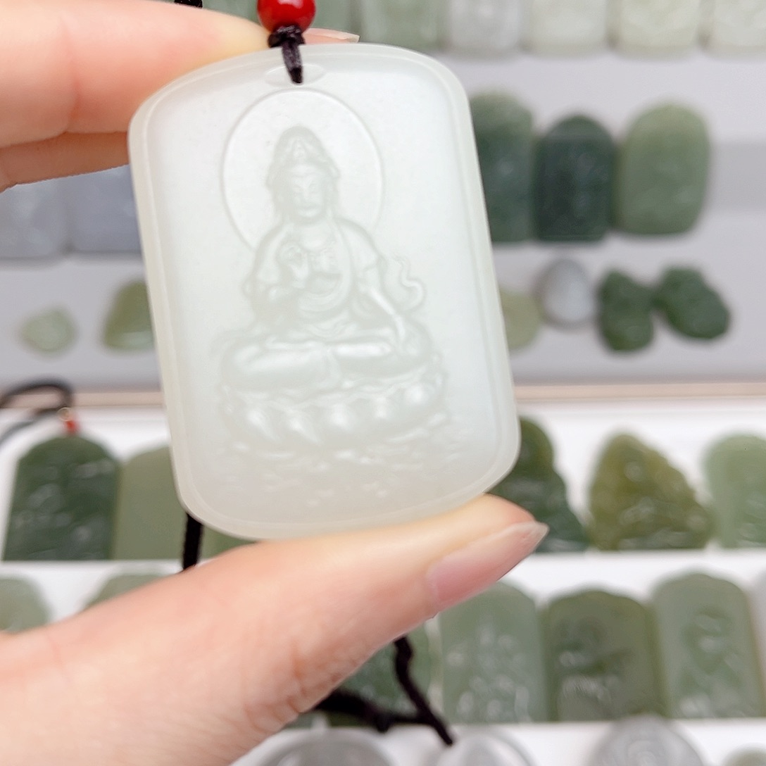 和田玉未镶嵌颈饰塔**下