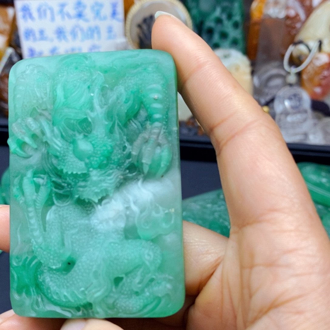 石英质玉未镶嵌颈饰