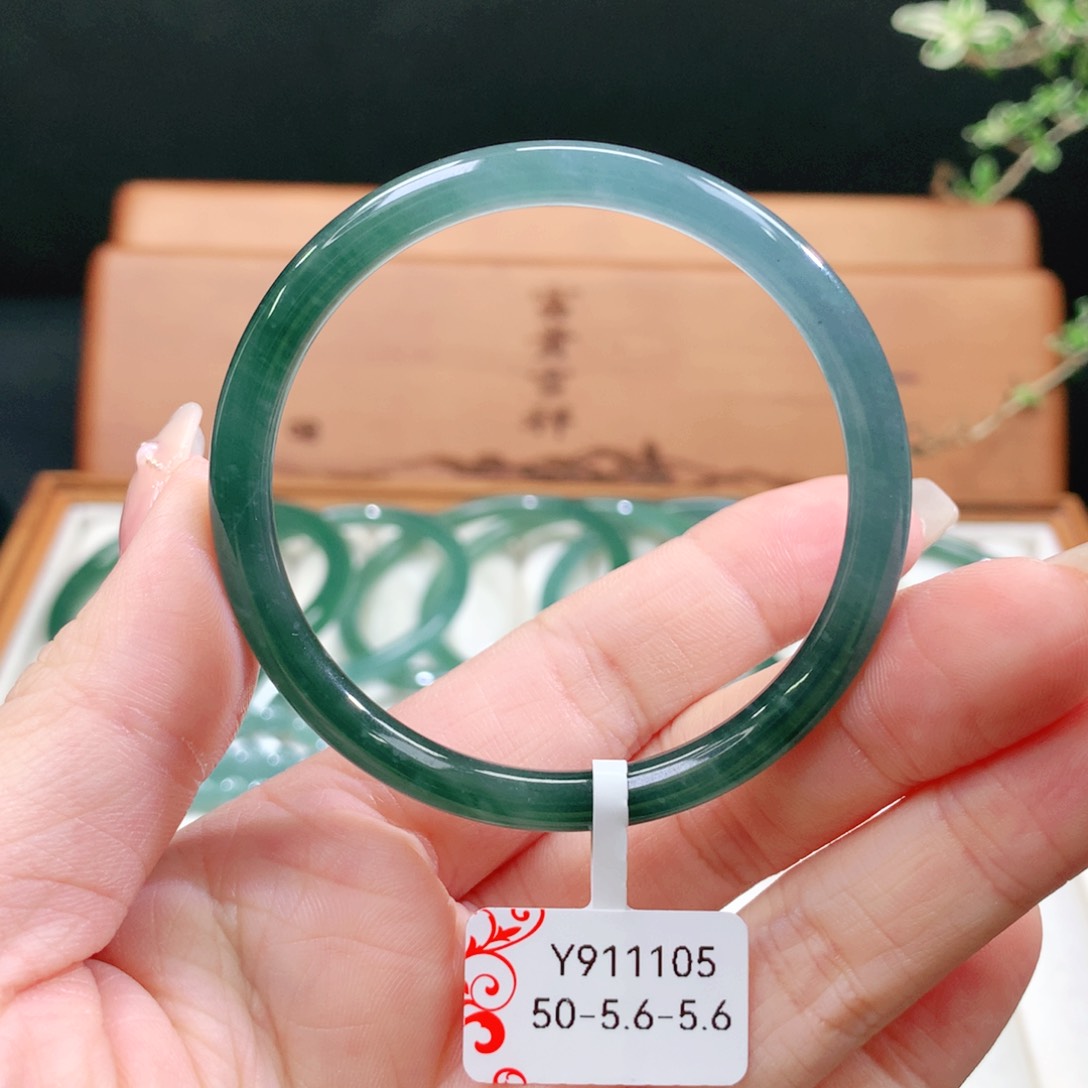 翡翠手镯未镶嵌天然