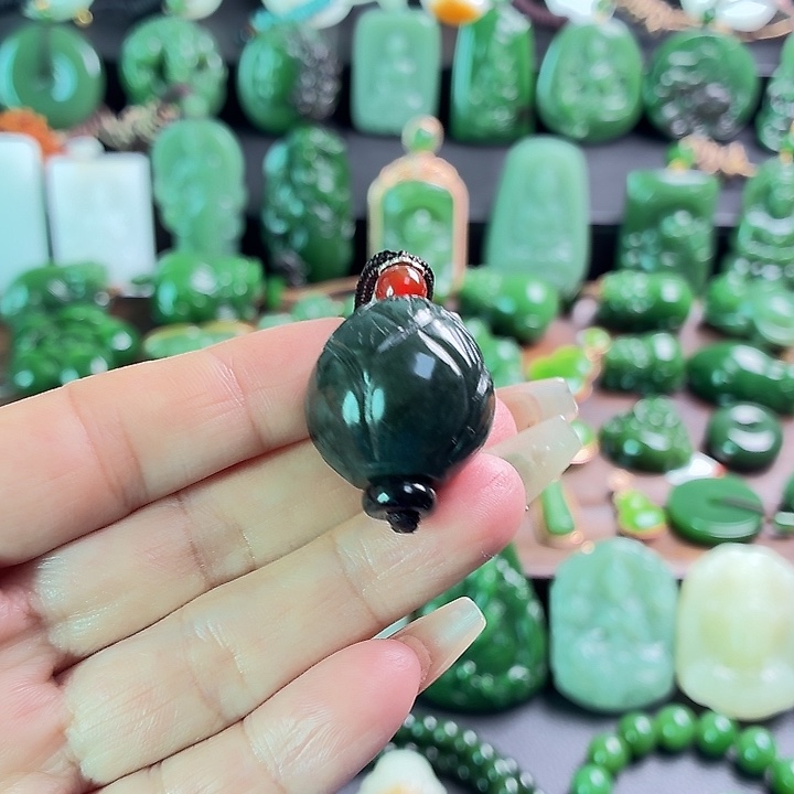 ****糊和田玉未镶嵌挂件