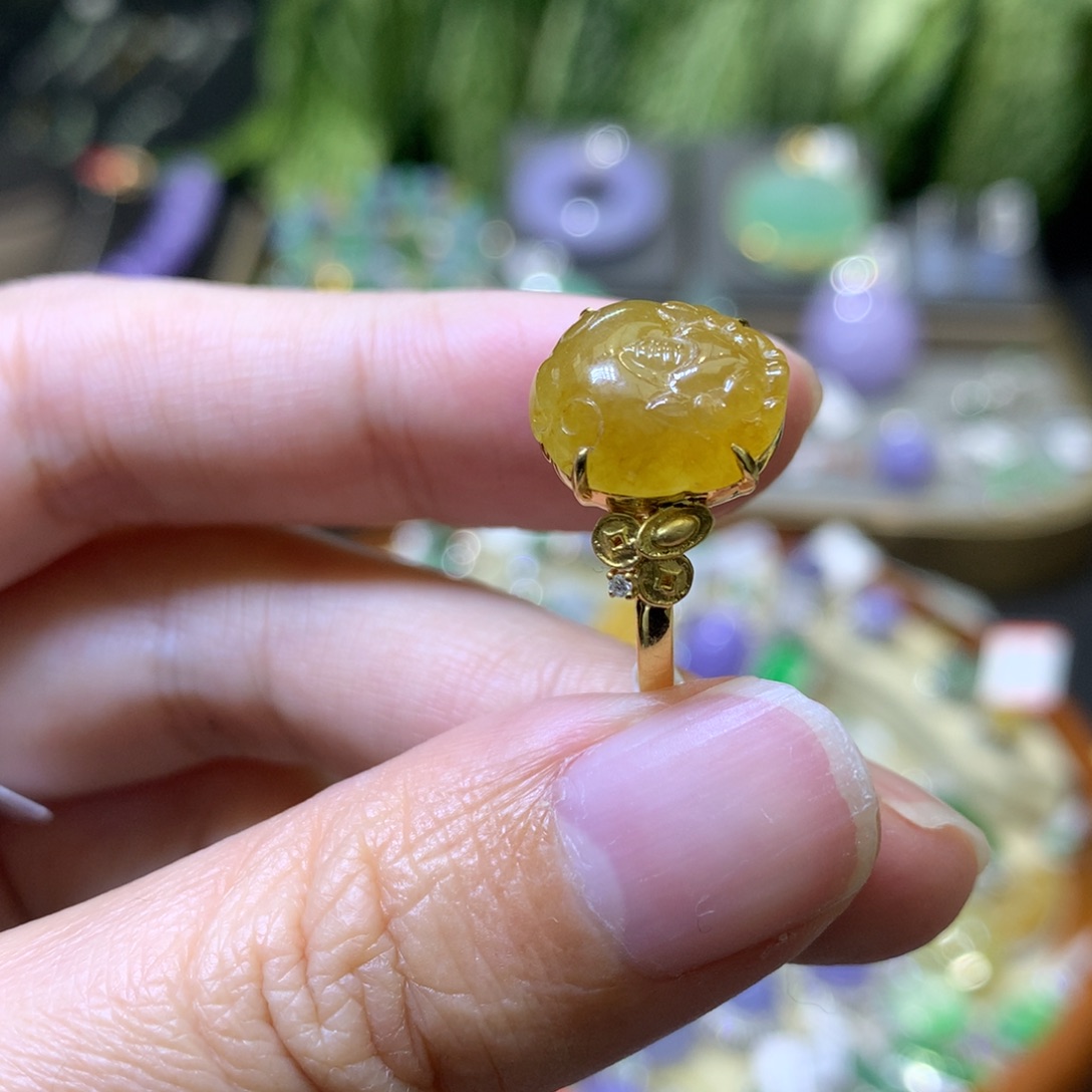 颈饰18K金镶嵌翡翠