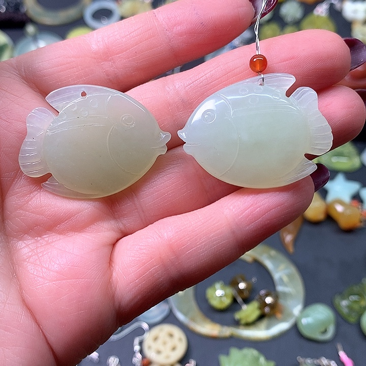 蛇纹石玉耳饰未镶嵌不****过