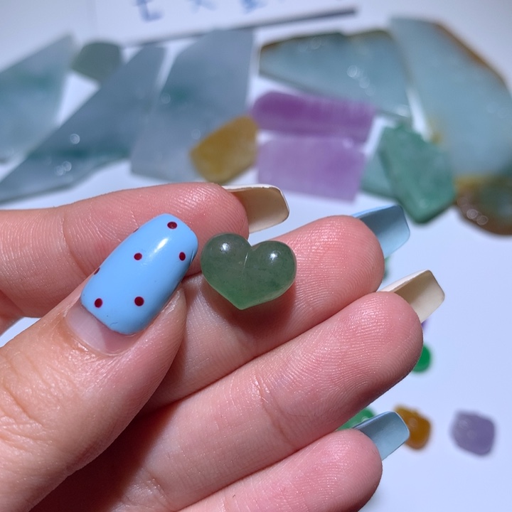 奕***萱翡翠未镶嵌颈饰无镶嵌