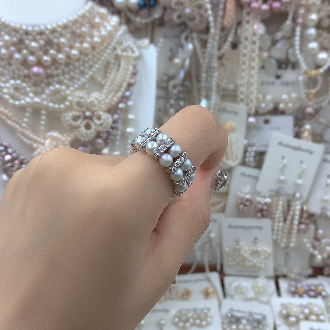 淡水珍珠银S925镶嵌耳饰