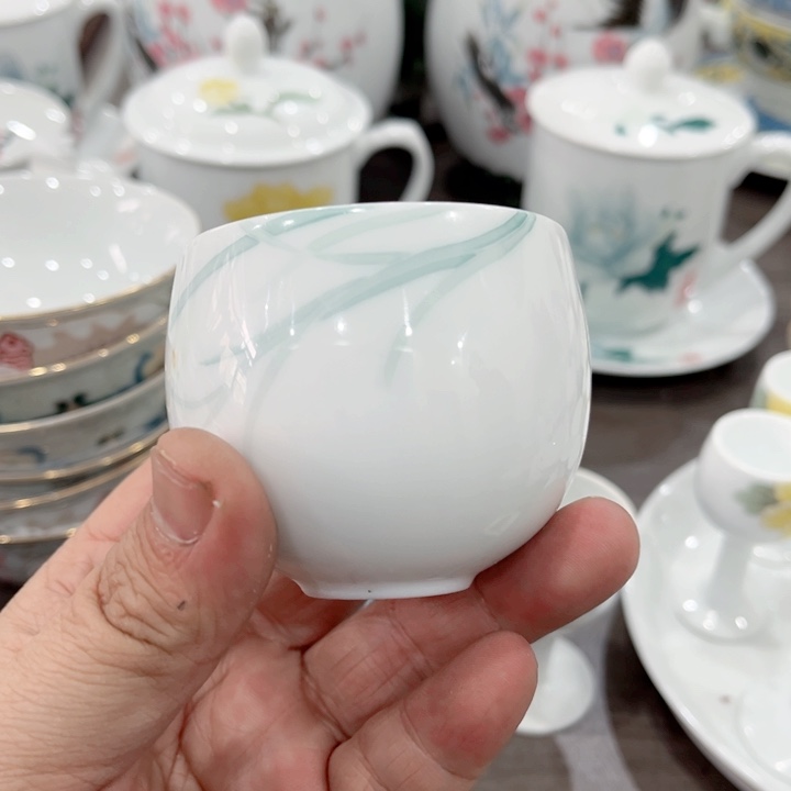 壶釉下五彩的瓷器和瓷器