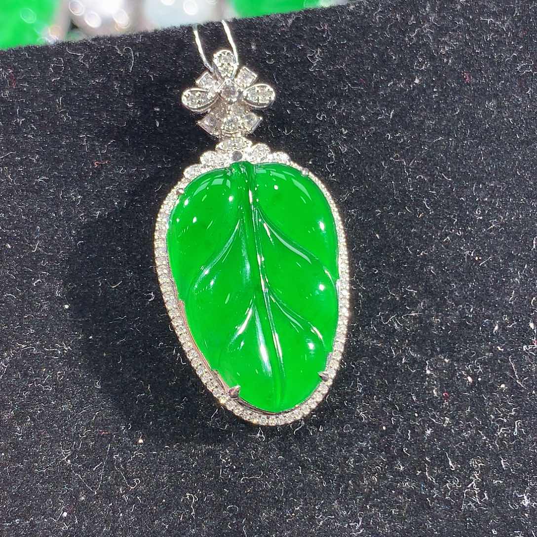 翡翠18K金镶嵌颈饰