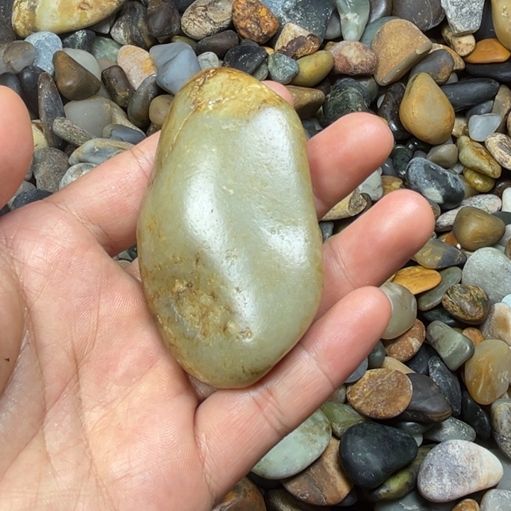 汉***唐和田玉未镶嵌颈饰