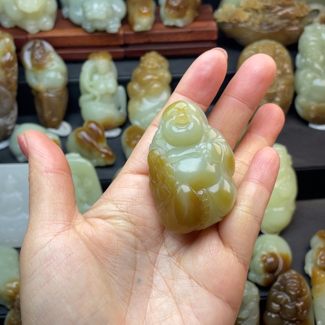 王***涛和田玉未镶嵌颈饰