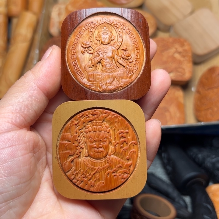 金***娃实心竹雕刻手把件